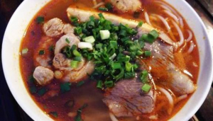 Bún Bò Giò + Chả Huế + Chả Cua